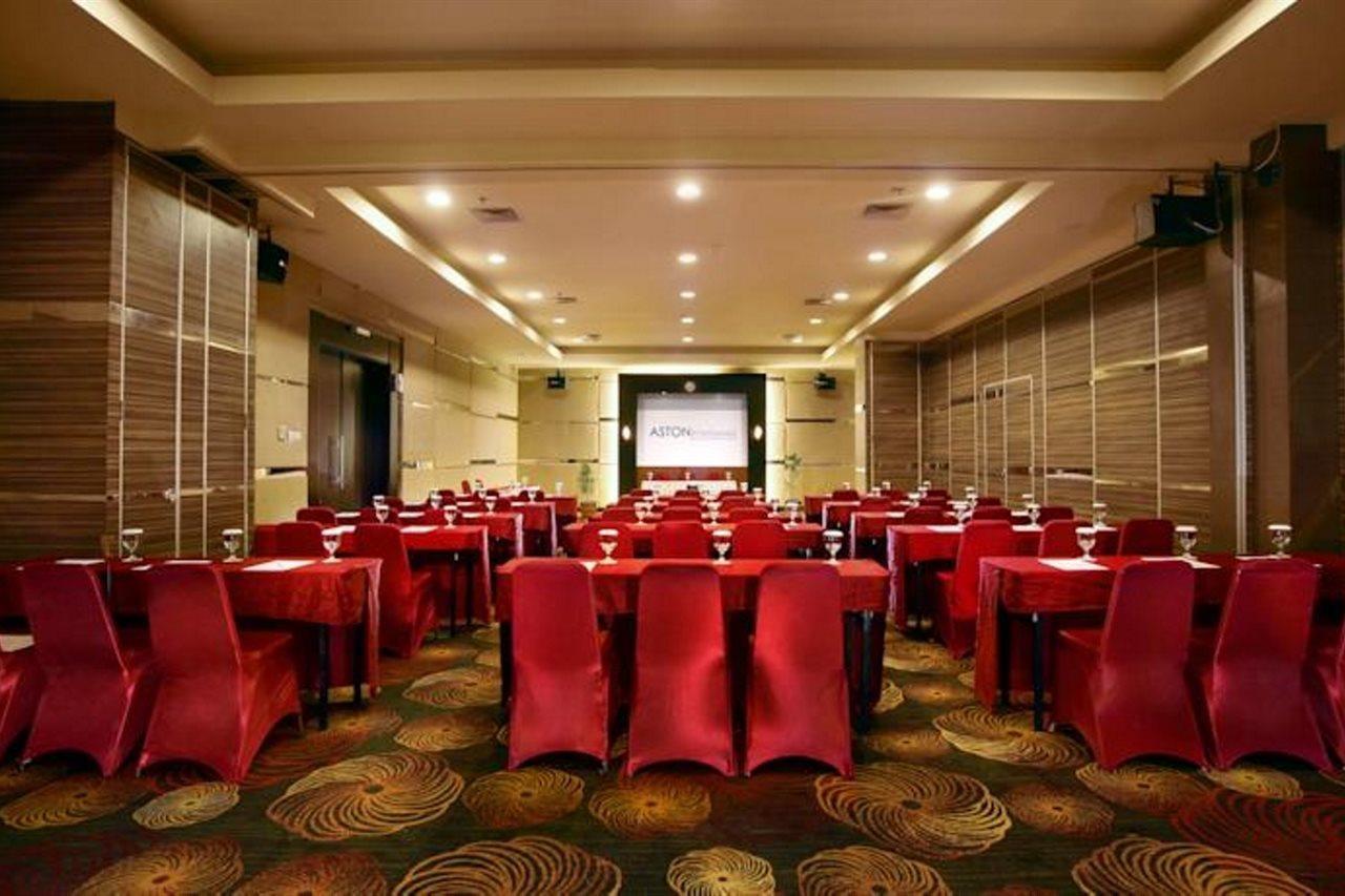 Aston Pontianak Hotel And Convention Center Exteriör bild